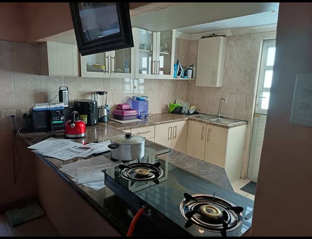 3 BEDROOM FREEHOLD FOR SALE IN MANDELA PARK